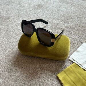 Gucci Chic Black Sunglasses